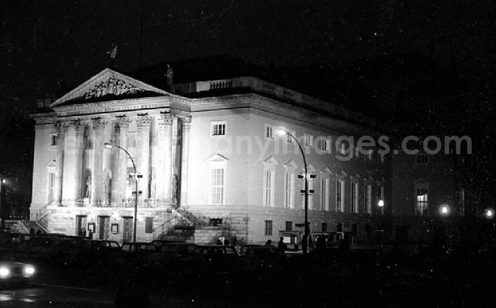 Berlin-Mitte at night from above - 14.11.1986 Staatsoper Nachtaufnahme in Berlin-Mitte Umschlagnr.: 1239