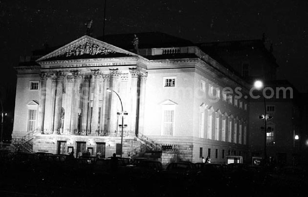 Berlin-Mitte at night from the bird perspective: 14.11.1986 Staatsoper Nachtaufnahme in Berlin-Mitte Umschlagnr.: 1239