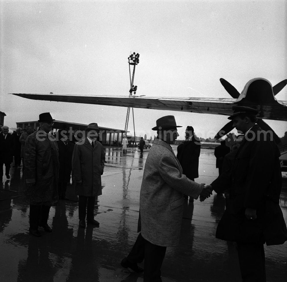 Berlin: Abreise W. Ulbrichts nach Moskau (