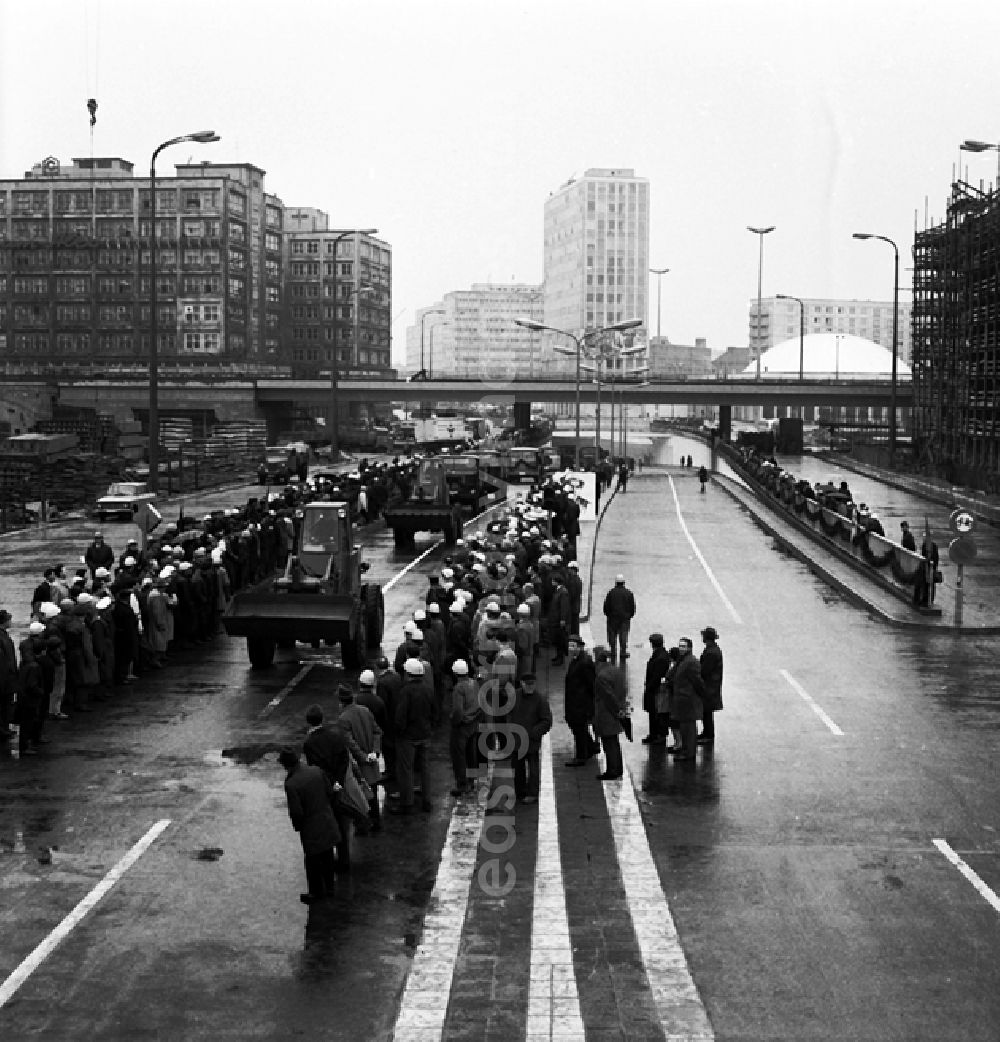 GDR image archive: Berlin - Alexanderplatz - Autotunnel.