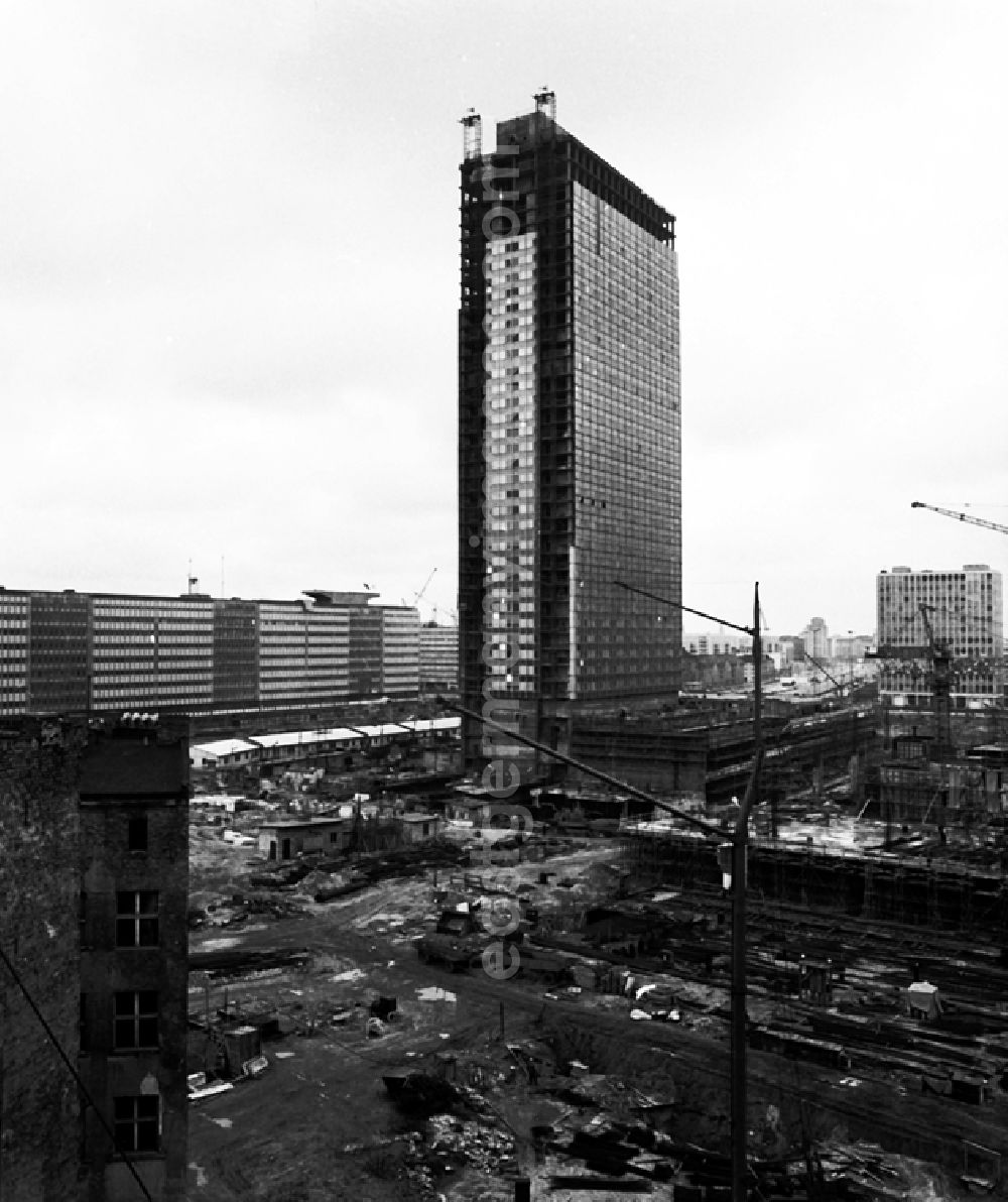 GDR photo archive: Berlin - Alexanderplatz - Autotunnel.