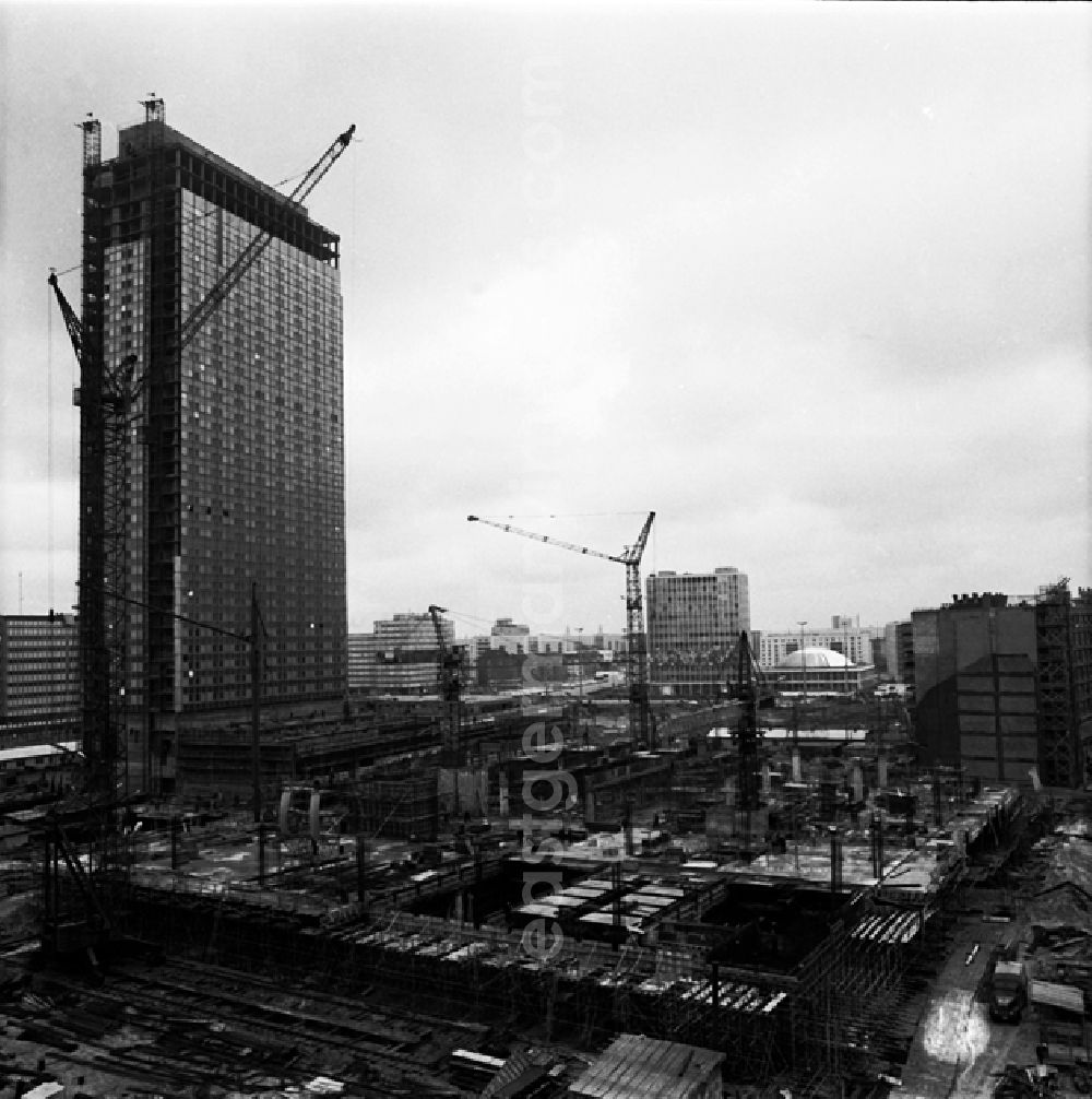 GDR image archive: Berlin - Alexanderplatz - Autotunnel.