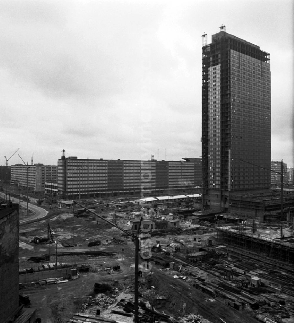 GDR picture archive: Berlin - Alexanderplatz - Autotunnel.