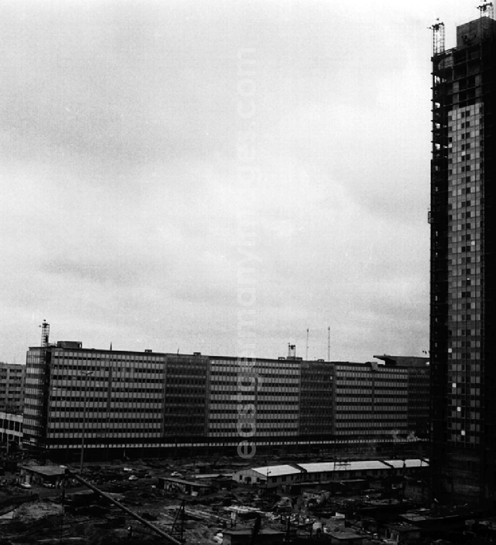 GDR image archive: Berlin - Alexanderplatz - Autotunnel.