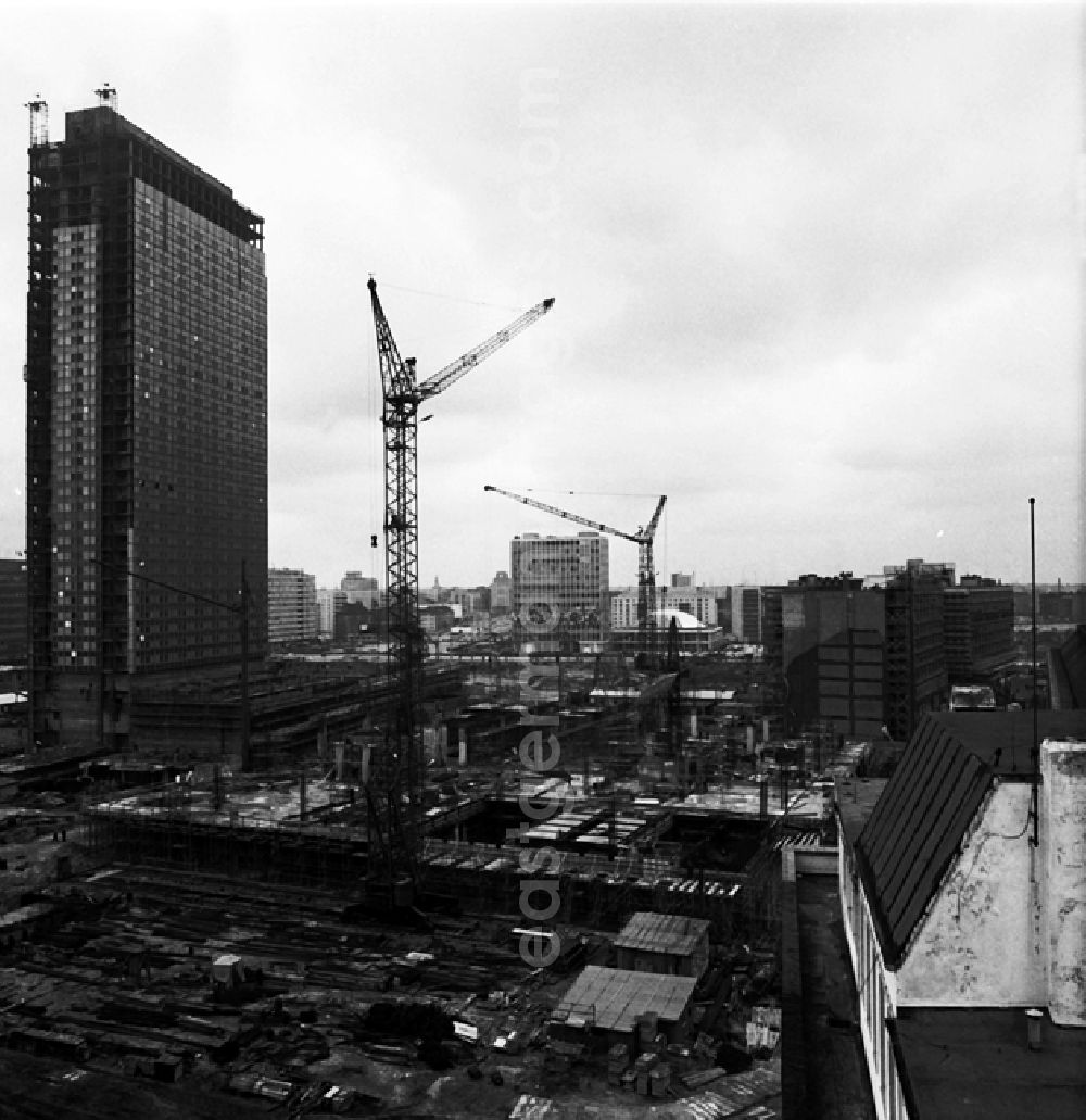 GDR picture archive: Berlin - Alexanderplatz - Autotunnel.