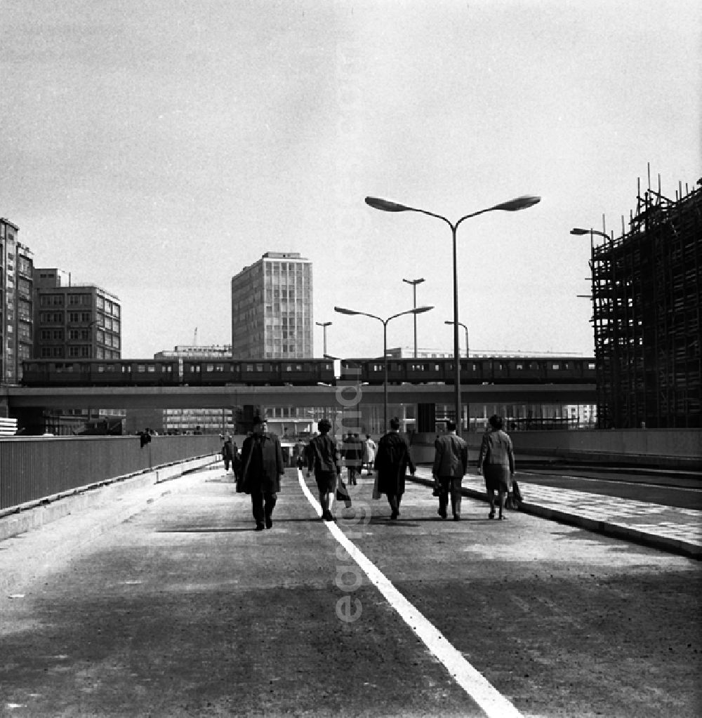 GDR image archive: Berlin - Alexanderplatz - Autotunnel.