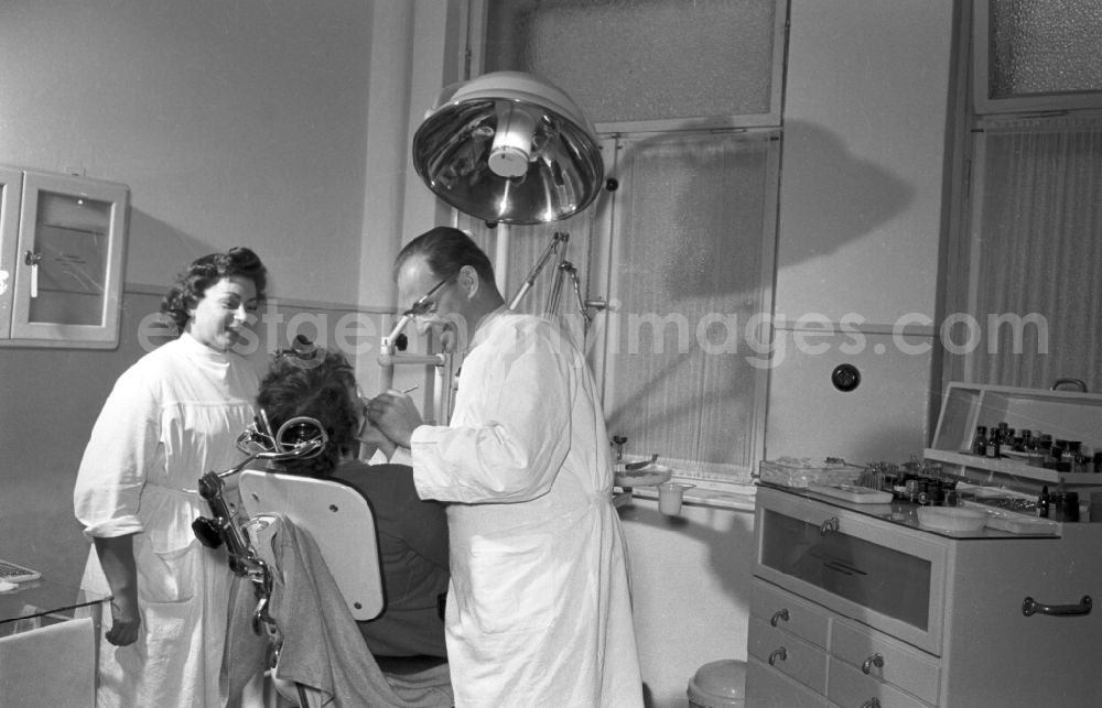 GDR image archive: Berlin - Everyday life in the company clinic of the VEB transformer factory Karl Liebknecht in Berlin-Oberschoeneweid on Steffelbauerstrasse in Berlin East Berlin in the area of the former GDR, German Democratic Republic