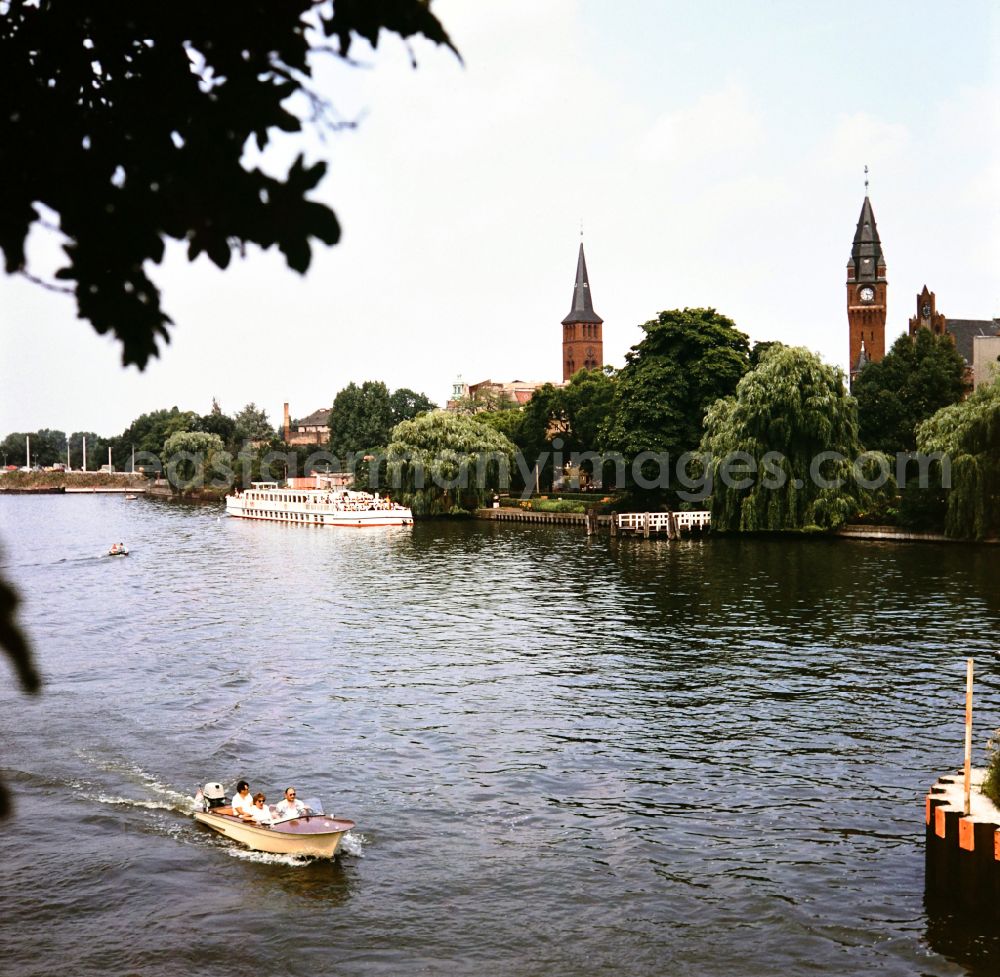 Berlin: Passenger ship at the pier at the Luisenhain park and a boat on the Dahme in Koepenick in East Berlin on the territory of the former GDR, German Democratic Republic