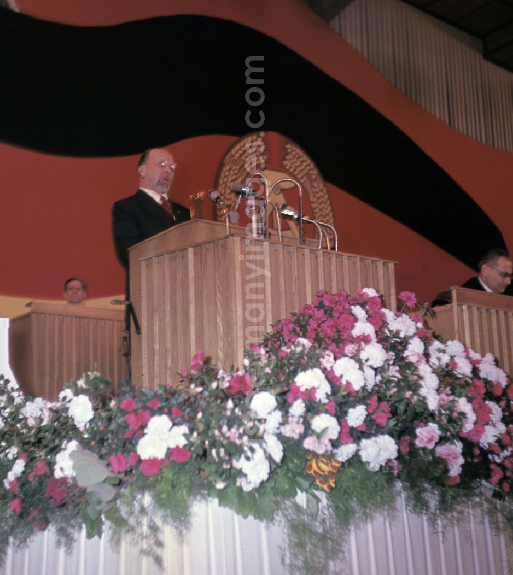 GDR image archive: Berlin - Speech by the 1st Secretary of the Central Committee of the SED, Walter Ulbricht, on the occasion of the mass rally of the National Front of the GDR under the motto In the Sign of Friendship in the Werner-Seelenbinder-Halle in the Prenzlauer Berg district of Berlin East Berlin on the territory of the former GDR, German Democratic Republic