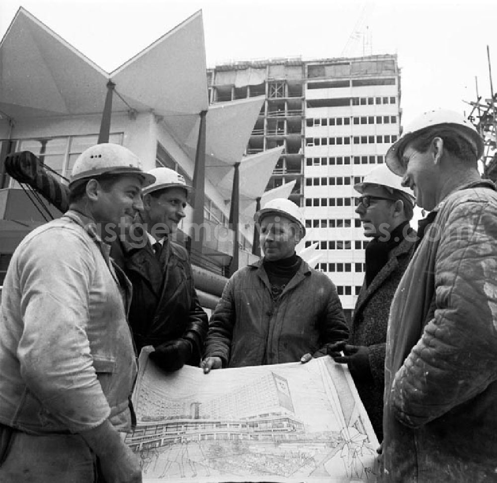 GDR image archive: Berlin - Dezember 1969 Baustelle Stadtzentrum Berlin Mitte Liebknechtstraße und Rathausstraße.