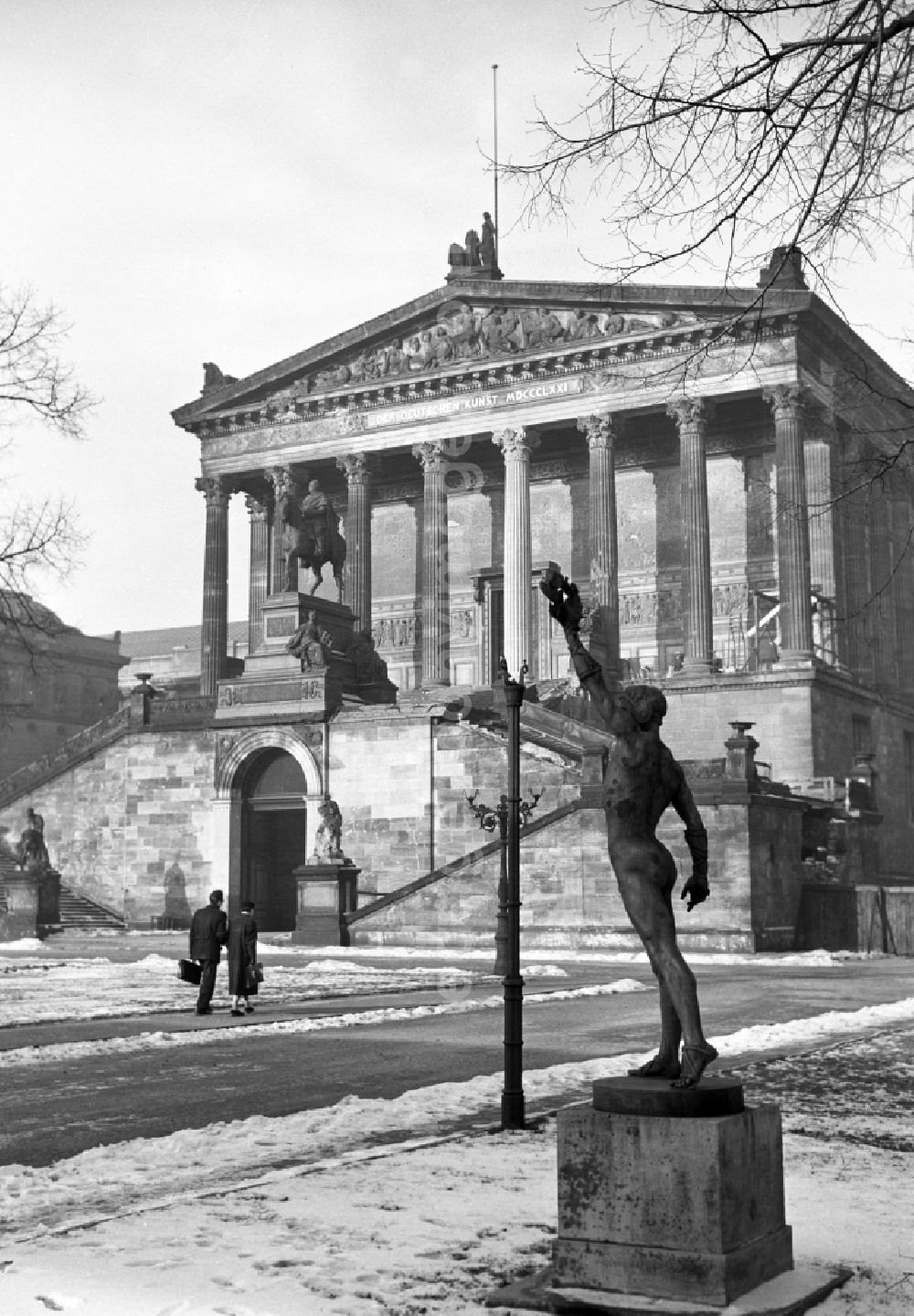 GDR picture archive: Berlin - Facade elements of contemporary architecture of the Old National Gallery on the Museum Island in the Mitte district of Berlin East Berlin in the area of the former GDR, German Democratic Republic