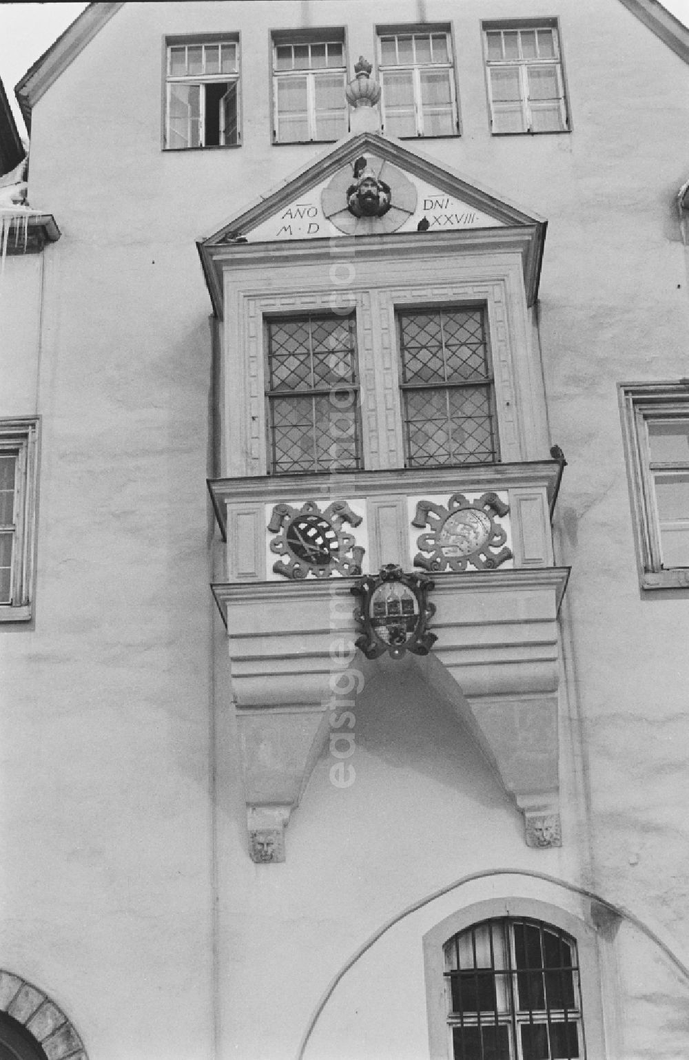 GDR photo archive: Freiberg - Facade elements of contemporary architecturevon historischen Gebaeuden im Stadtzentrum in the district Altstadt in Freiberg, Saxony on the territory of the former GDR, German Democratic Republic