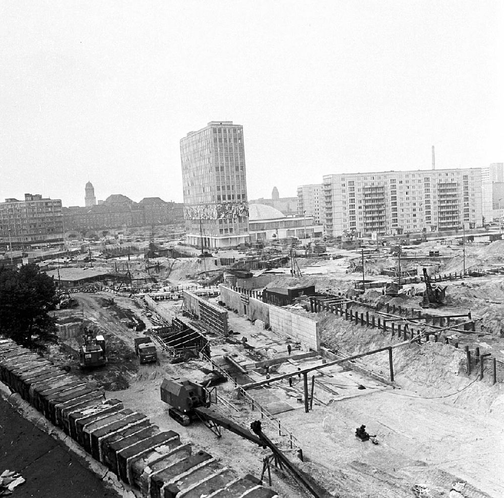 GDR photo archive: Berlin - Mitte - August 1967 Baustelle am Alexanderplatz