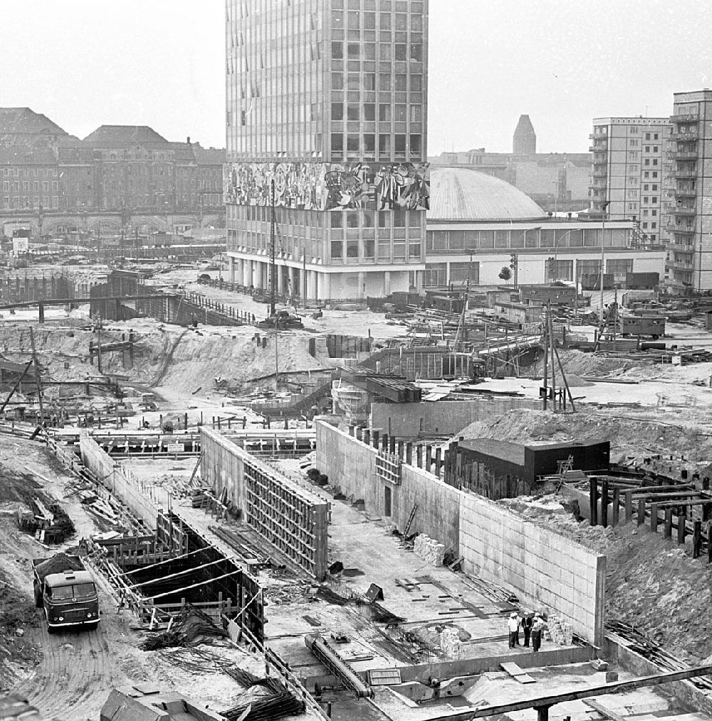 Berlin - Mitte: August 1967 Baustelle am Alexanderplatz