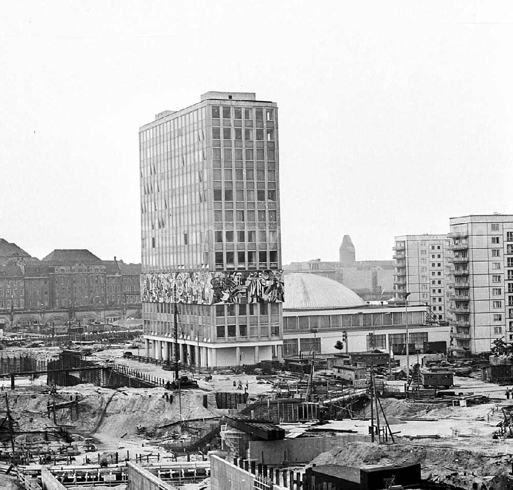 GDR image archive: Berlin - Mitte - August 1967 Baustelle am Alexanderplatz