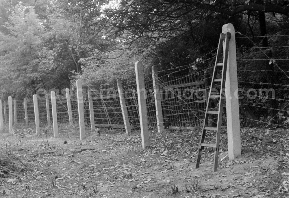 GDR image archive: Potsdam - Construction site for the expansion of the border fortifications and wall as well as security structures and protective fence systems in the blocking strip of the state border in the district Fahrland in Potsdam, Brandenburg on the territory of the former GDR, German Democratic Republic