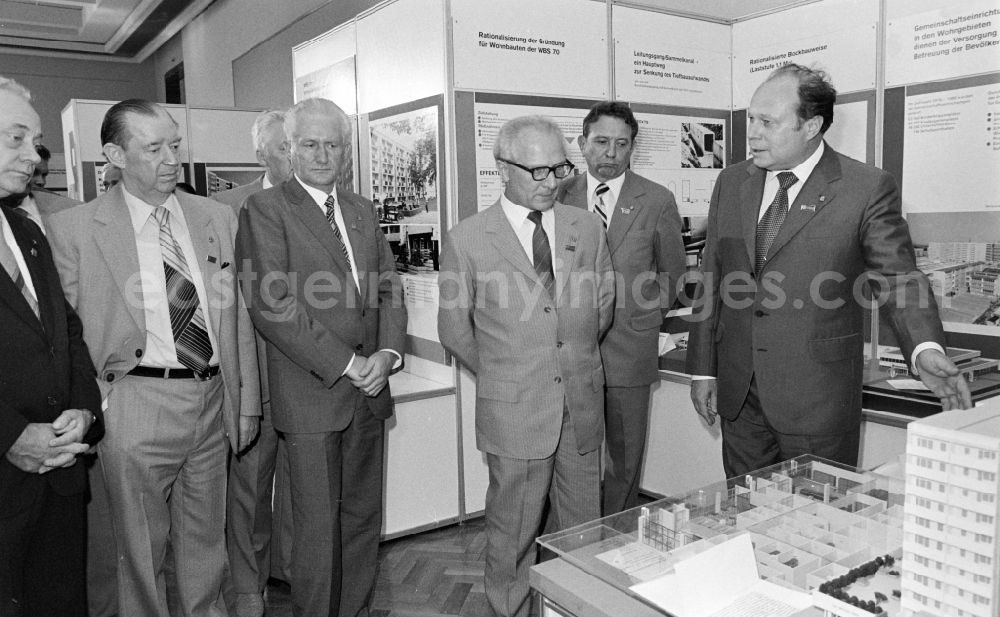 GDR image archive: Berlin - Members of the party and state leadership with the SED General Secretary Erich Honecker and Guenther Mittag as visitors at the exhibition 7th Building Conference in the Mitte district of East Berlin in the area of the former GDR, German Democratic Republic