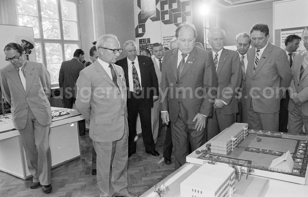 GDR picture archive: Berlin - Members of the party and state leadership with the SED General Secretary Erich Honecker and Guenther Mittag as visitors at the exhibition 7th Building Conference in the Mitte district of East Berlin in the area of the former GDR, German Democratic Republic