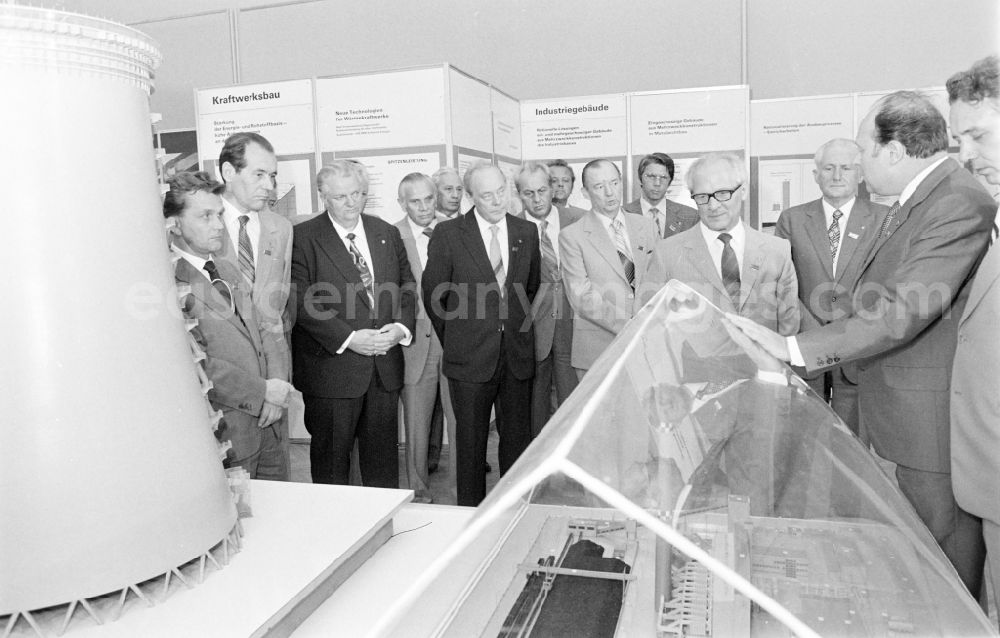 GDR image archive: Berlin - Members of the party and state leadership with the SED General Secretary Erich Honecker and Guenther Mittag as visitors at the exhibition 7th Building Conference in the Mitte district of East Berlin in the area of the former GDR, German Democratic Republic