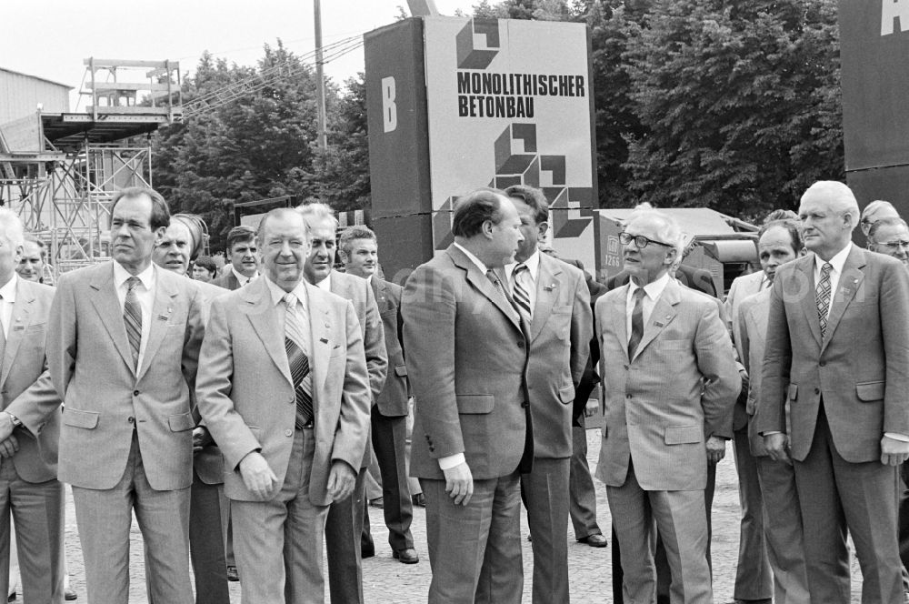 GDR picture archive: Berlin - Members of the party and state leadership with the SED General Secretary Erich Honecker and Guenther Mittag as visitors at the exhibition 7th Building Conference in the Mitte district of East Berlin in the area of the former GDR, German Democratic Republic