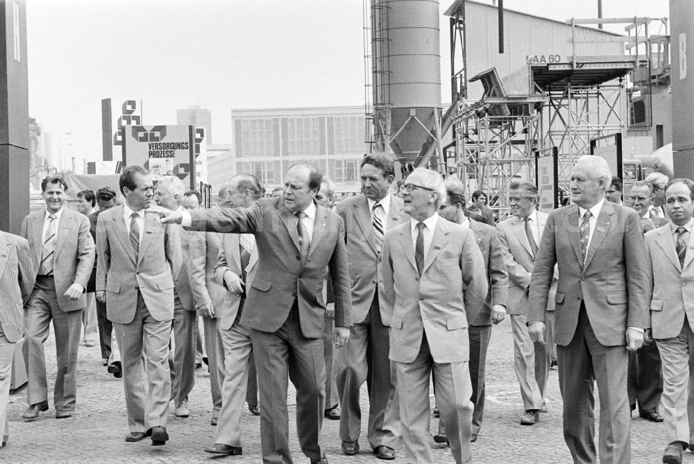 Berlin: Members of the party and state leadership with the SED General Secretary Erich Honecker and Guenther Mittag as visitors at the exhibition 7th Building Conference in the Mitte district of East Berlin in the area of the former GDR, German Democratic Republic