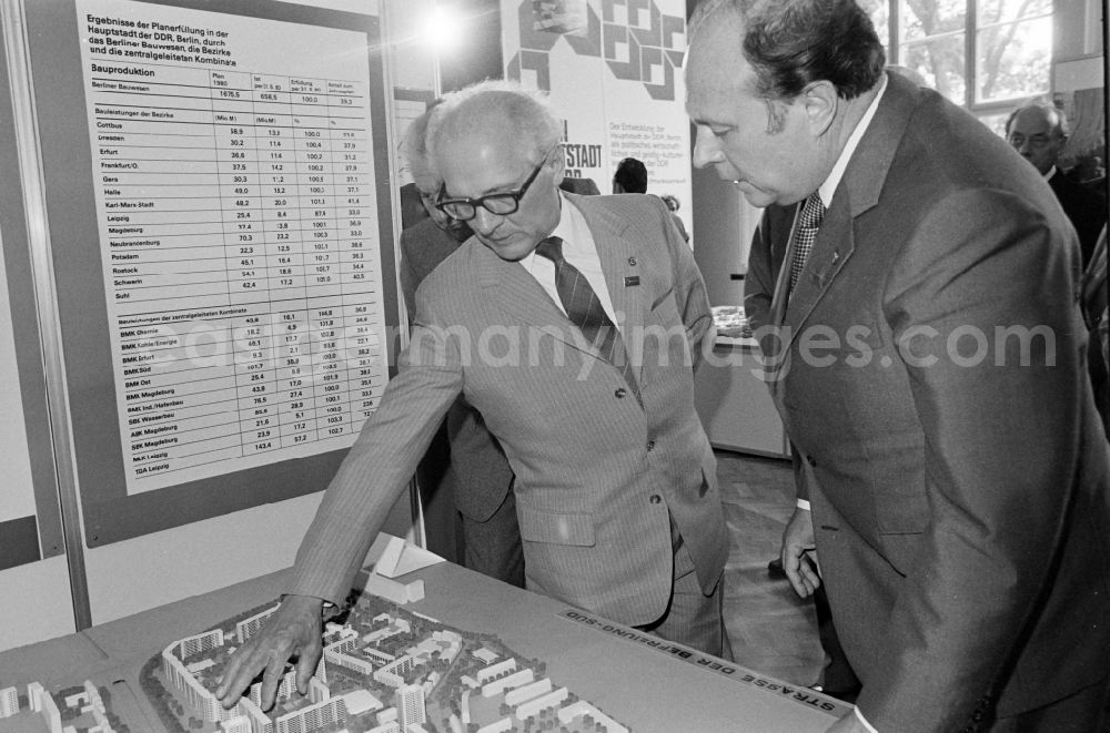 GDR picture archive: Berlin - Members of the party and state leadership with the SED General Secretary Erich Honecker and Guenther Mittag as visitors at the exhibition 7th Building Conference in the Mitte district of East Berlin in the area of the former GDR, German Democratic Republic