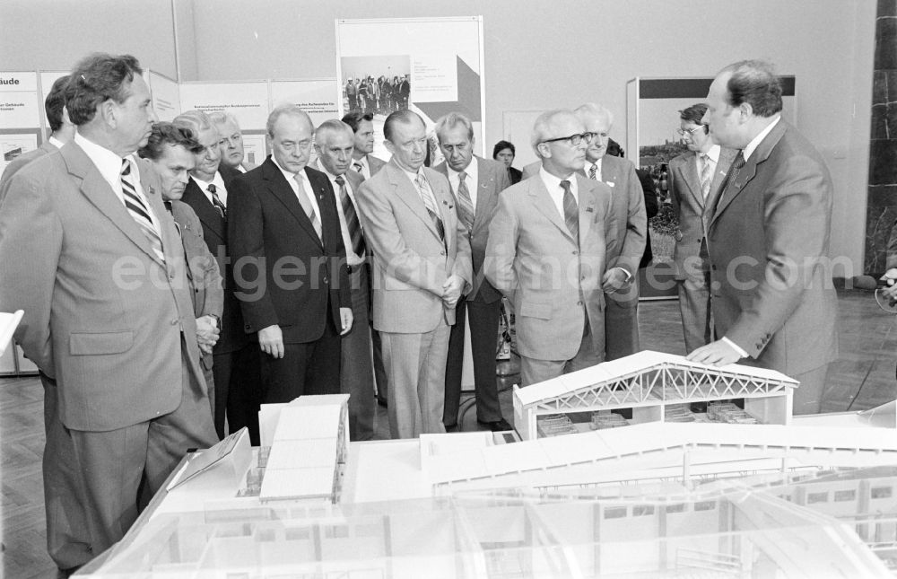 GDR image archive: Berlin - Members of the party and state leadership with the SED General Secretary Erich Honecker and Guenther Mittag as visitors at the exhibition 7th Building Conference in the Mitte district of East Berlin in the area of the former GDR, German Democratic Republic