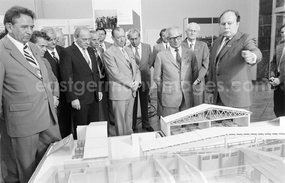 GDR photo archive: Berlin - Members of the party and state leadership with the SED General Secretary Erich Honecker and Guenther Mittag as visitors at the exhibition 7th Building Conference in the Mitte district of East Berlin in the area of the former GDR, German Democratic Republic