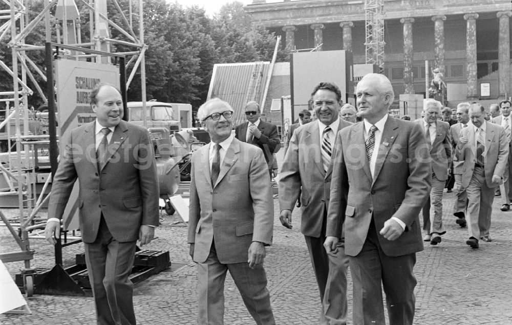 GDR picture archive: Berlin - Members of the party and state leadership with the SED General Secretary Erich Honecker and Guenther Mittag as visitors at the exhibition 7th Building Conference in the Mitte district of East Berlin in the area of the former GDR, German Democratic Republic