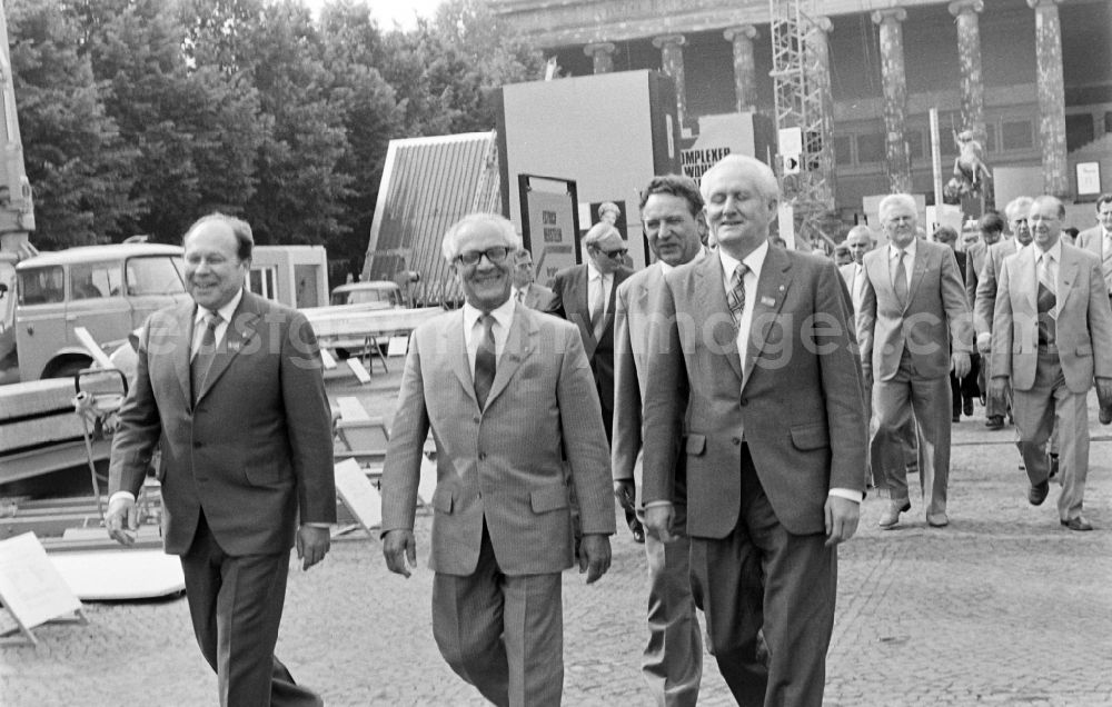 Berlin: Members of the party and state leadership with the SED General Secretary Erich Honecker and Guenther Mittag as visitors at the exhibition 7th Building Conference in the Mitte district of East Berlin in the area of the former GDR, German Democratic Republic