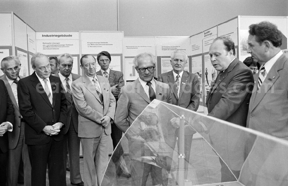 GDR photo archive: Berlin - Members of the party and state leadership with the SED General Secretary Erich Honecker and Guenther Mittag as visitors at the exhibition 7th Building Conference in the Mitte district of East Berlin in the area of the former GDR, German Democratic Republic