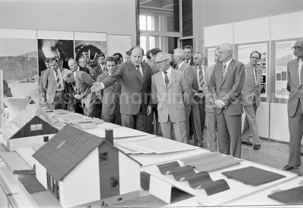 GDR picture archive: Berlin - Members of the party and state leadership with the SED General Secretary Erich Honecker and Guenther Mittag as visitors at the exhibition 7th Building Conference in the Mitte district of East Berlin in the area of the former GDR, German Democratic Republic