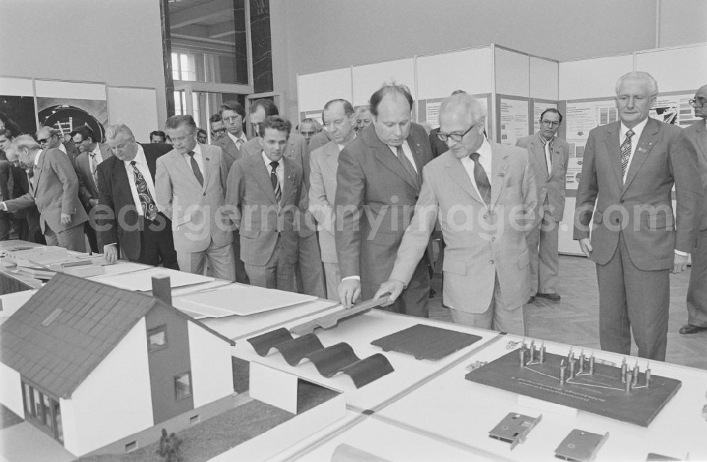 GDR picture archive: Berlin - Members of the party and state leadership with the SED General Secretary Erich Honecker and Guenther Mittag as visitors at the exhibition 7th Building Conference in the Mitte district of East Berlin in the area of the former GDR, German Democratic Republic