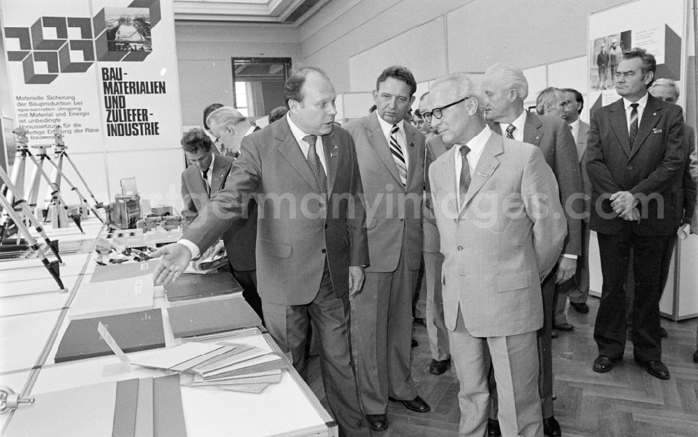 Berlin: Members of the party and state leadership with the SED General Secretary Erich Honecker and Guenther Mittag as visitors at the exhibition 7th Building Conference in the Mitte district of East Berlin in the area of the former GDR, German Democratic Republic