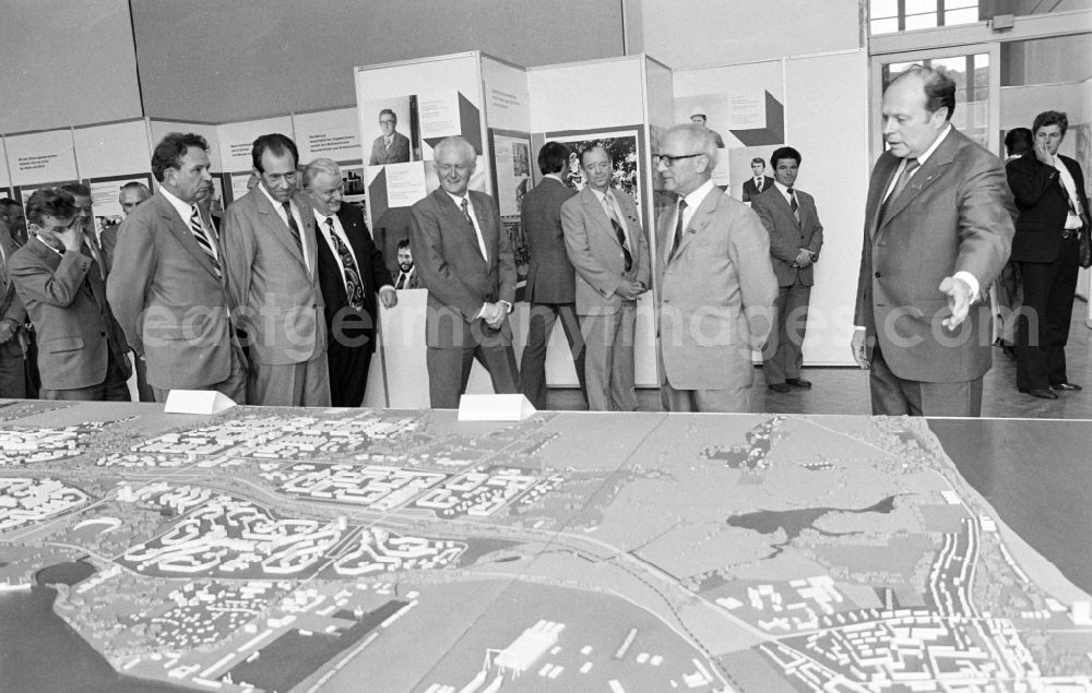 GDR photo archive: Berlin - Members of the party and state leadership with the SED General Secretary Erich Honecker and Guenther Mittag as visitors at the exhibition 7th Building Conference in the Mitte district of East Berlin in the area of the former GDR, German Democratic Republic