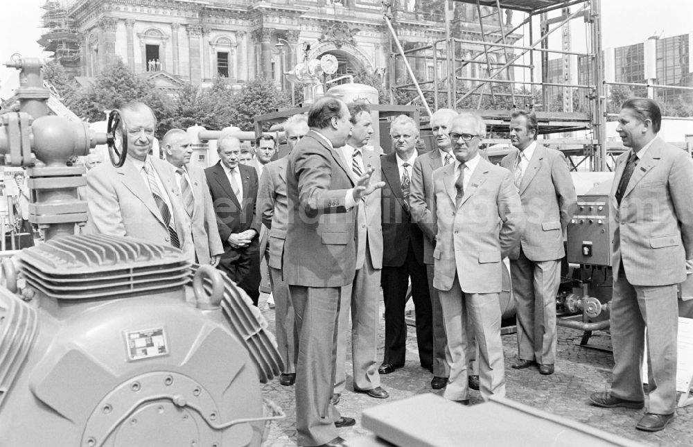 GDR picture archive: Berlin - Members of the party and state leadership with the SED General Secretary Erich Honecker and Guenther Mittag as visitors at the exhibition 7th Building Conference in the Mitte district of East Berlin in the area of the former GDR, German Democratic Republic