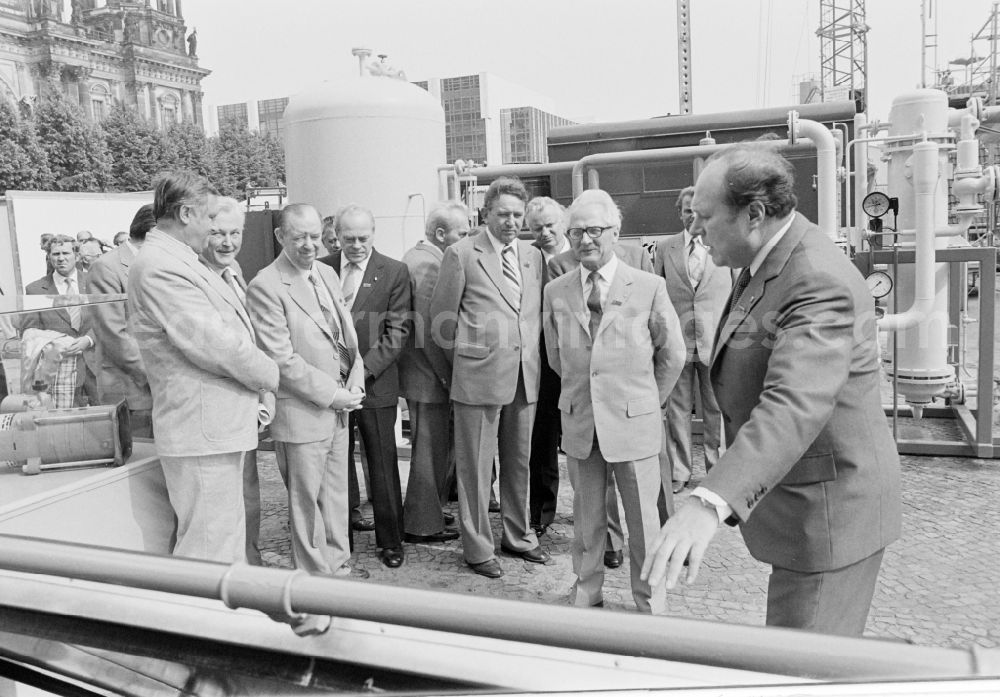 GDR image archive: Berlin - Members of the party and state leadership with the SED General Secretary Erich Honecker and Guenther Mittag as visitors at the exhibition 7th Building Conference in the Mitte district of East Berlin in the area of the former GDR, German Democratic Republic