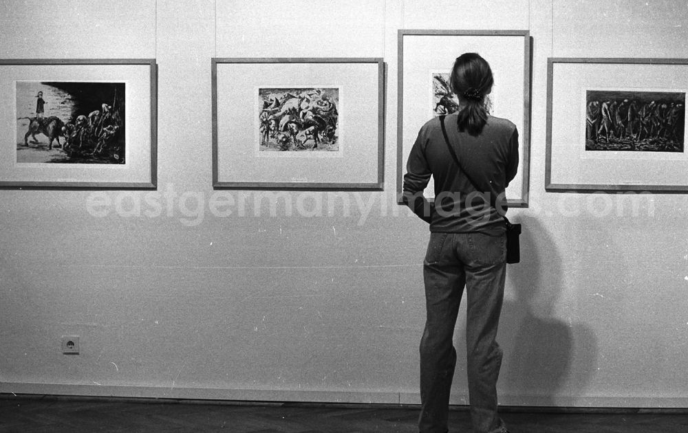 GDR image archive: Berlin - Ausstellung Kathsitzpreisträger im Marstall 28.07.92 Lange Umschlag 1