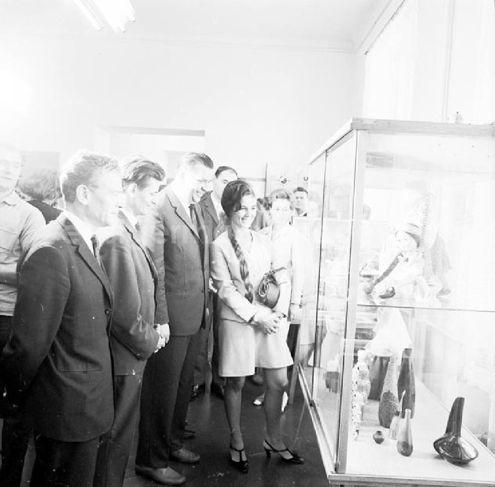 GDR picture archive: Berlin - September 1969 Gäste der Eröffnungsveranstaltung der Ausstellung Das Land Lenins - ein Reiseland