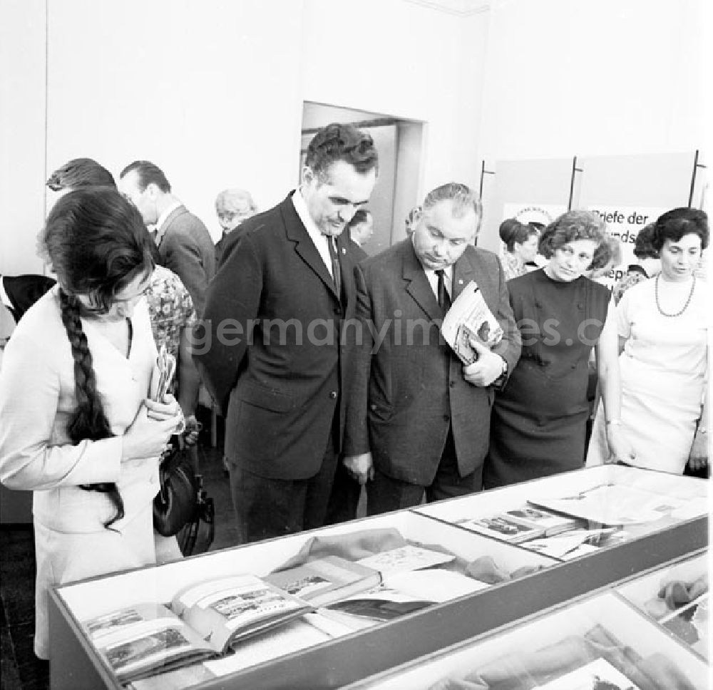 Berlin: September 1969 Gäste der Eröffnungsveranstaltung der Ausstellung Das Land Lenins - ein Reiseland