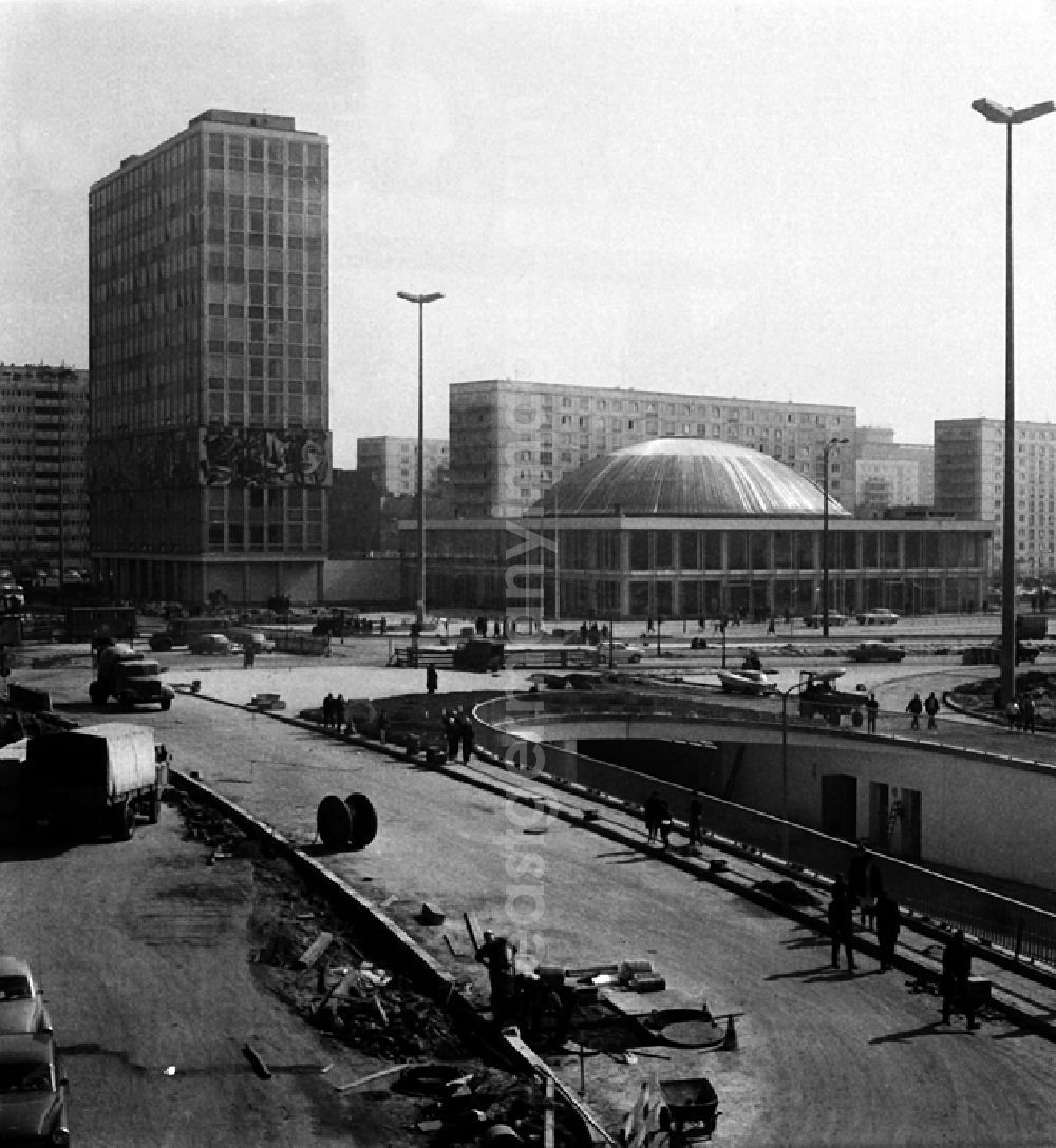 GDR image archive: Berlin - Alexanderplatz - Autotunnel.