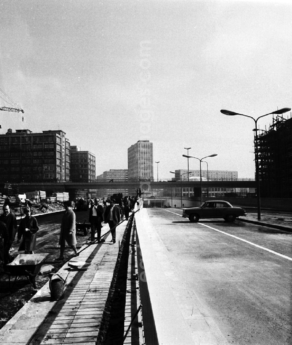 GDR picture archive: Berlin - Alexanderplatz - Autotunnel.