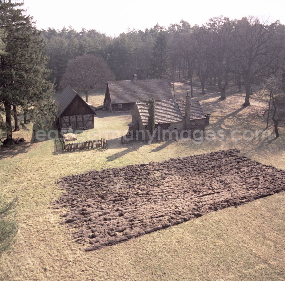 Räckelwitz: Agricultural work in a farm and farm mit bestellten Acker on street Hauptstrasse in Raeckelwitz, Saxony on the territory of the former GDR, German Democratic Republic