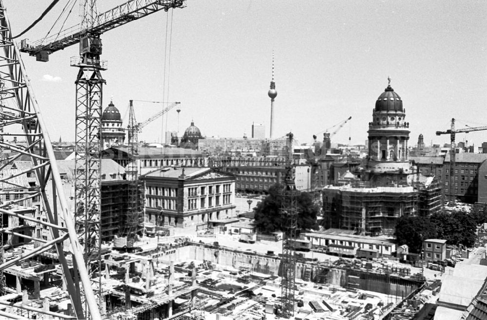 GDR photo archive: Berlin-Mitte - Baugeschehen Friedrichstr./ Platz der Akademie 23.