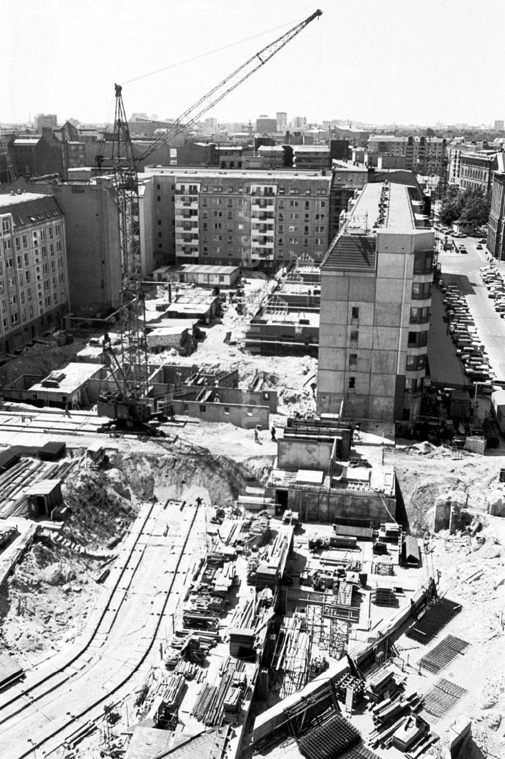 GDR picture archive: Berlin-Mitte - Baugeschehen Friedrichstr./ Platz der Akademie 23.