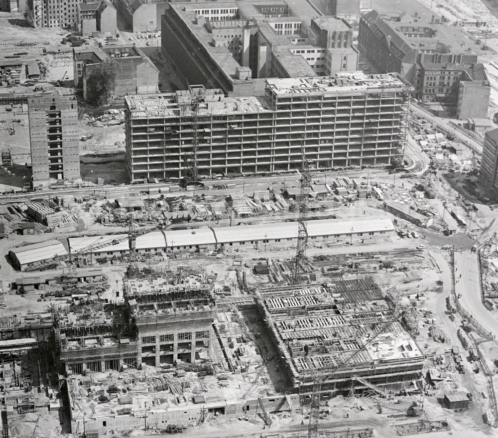 GDR image archive: Berlin - View from the television tower to the construction site Hotel Stadt Berlin today Park Inn by Radisson and the House of the Electrical Industry at Alexanderplatz on Alexanderstrasse in the district Mitte in Berlin, the former capital of the GDR, German Democratic Republic