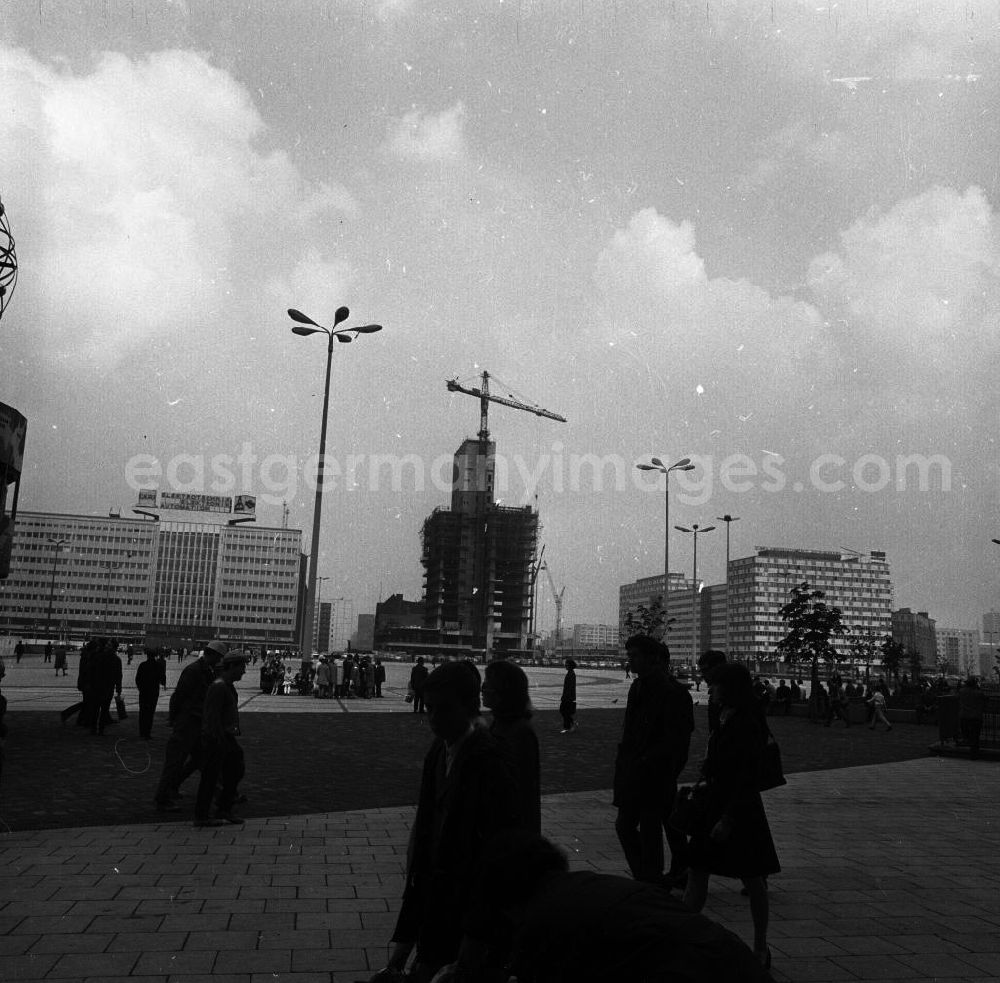 GDR picture archive: Berlin - Blick auf den Alexanderplatz (