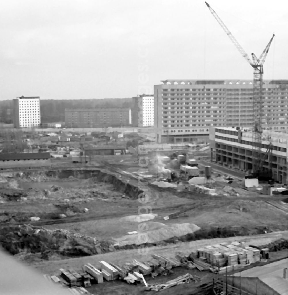 GDR picture archive: Dresden - Februar 1969 Baustelle Prager Straße in Dresden