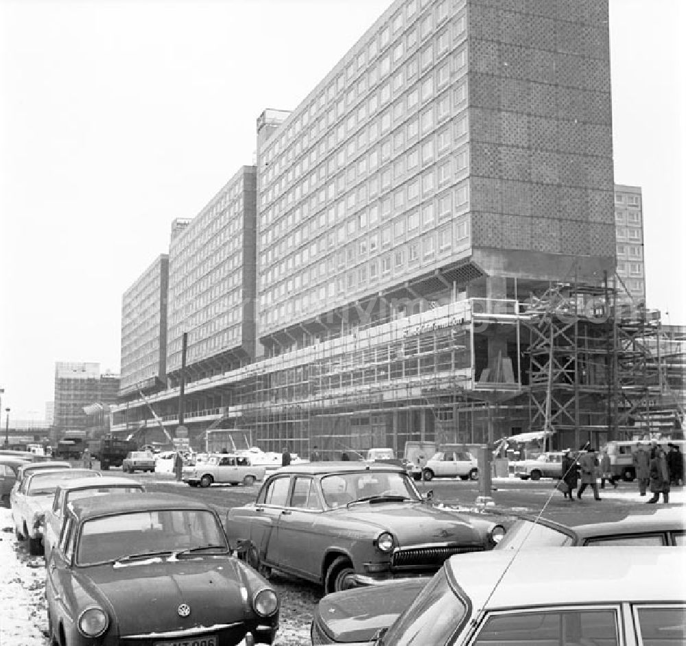 Berlin: Dezember 1969 Baustelle Stadtzentrum Berlin Mitte Liebknechtstraße und Rathausstraße.