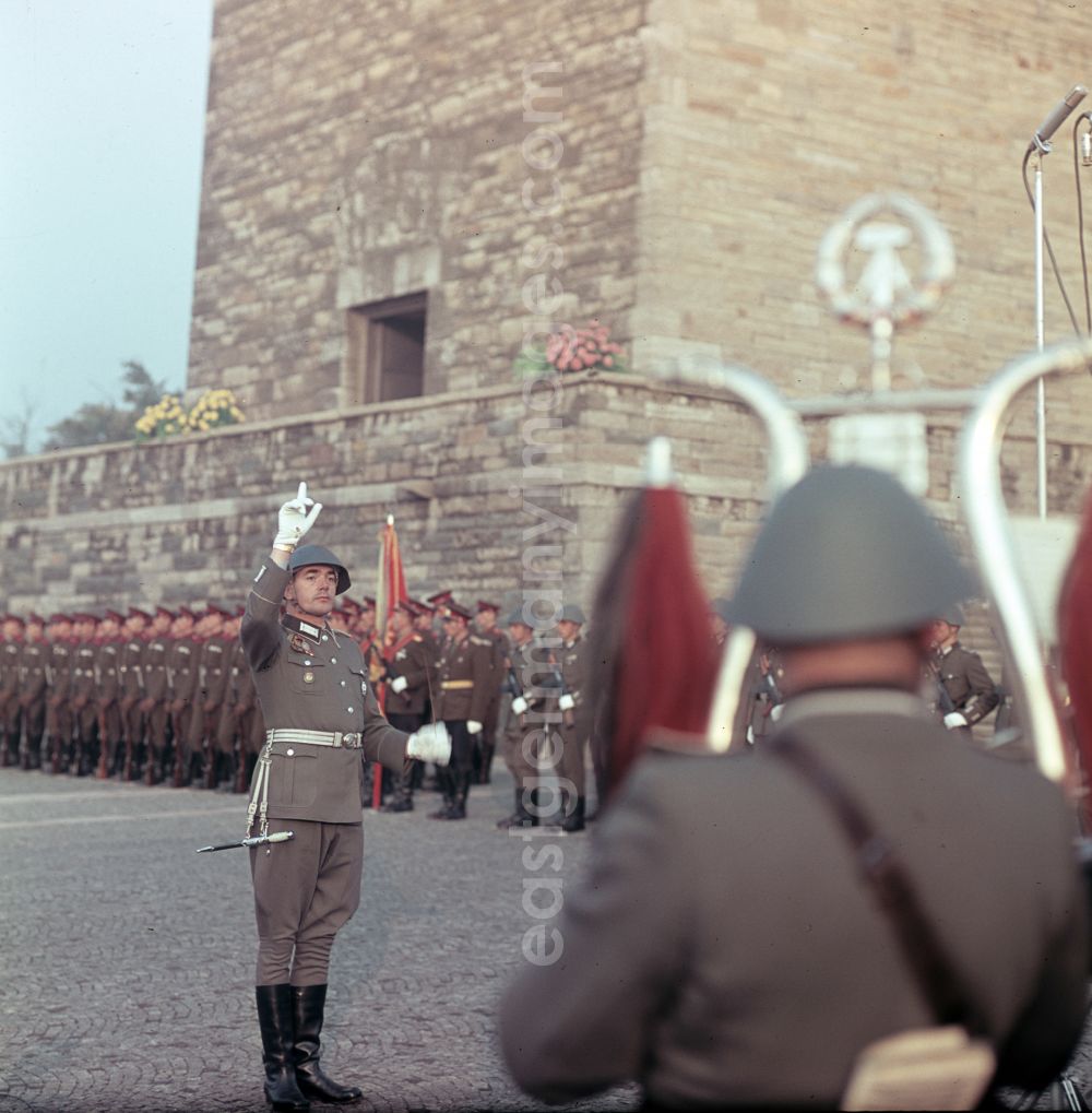 Buchenwald: Meeting of army members of the NVA National Peoples Army with members of the GSSD Group of Soviet Forces in Germany for a meeting on the occasion of the joint exercise OKTOBERSTORM at the foot of the National Memorial in Buchenwald, Thuringia in the territory of the former GDR, German Democratic Republic